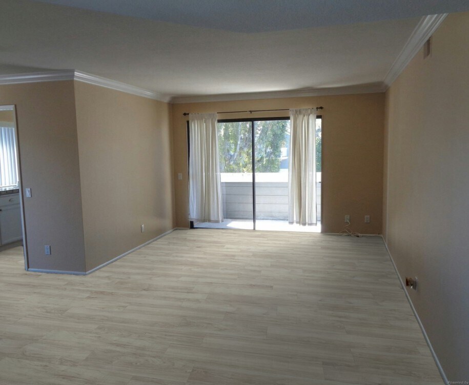 Building Photo - 5 Bridle Ln