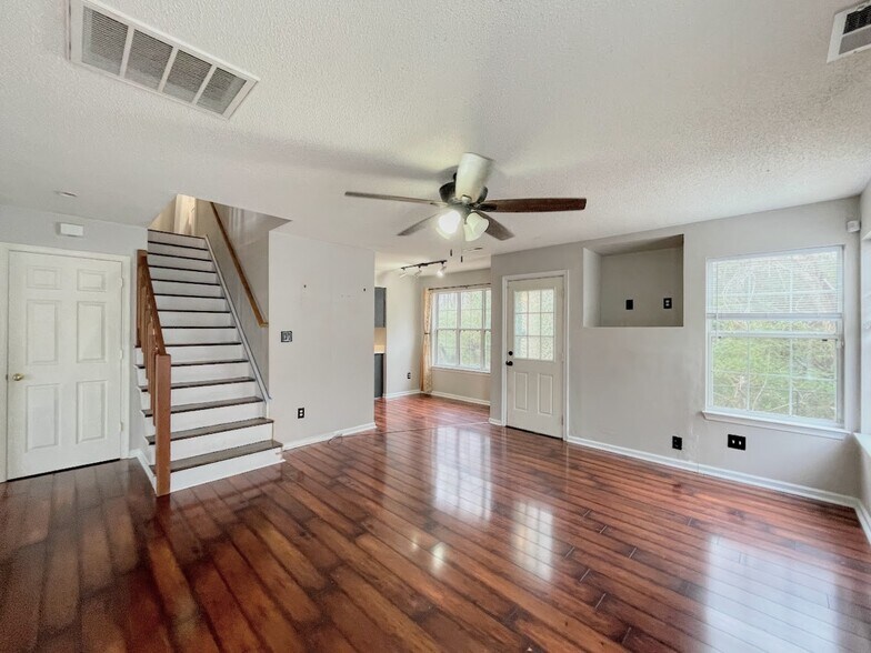 Building Photo - 1220 Woods Edge Cir