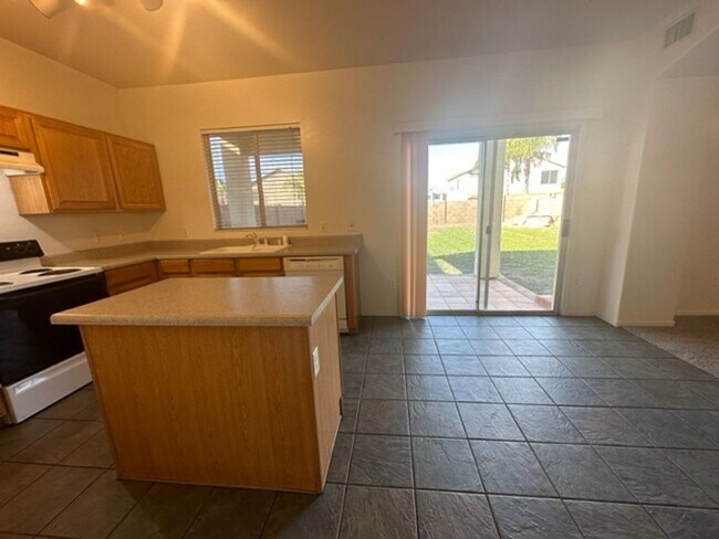 Building Photo - Mesa East Valley Home near Desert Ridge High
