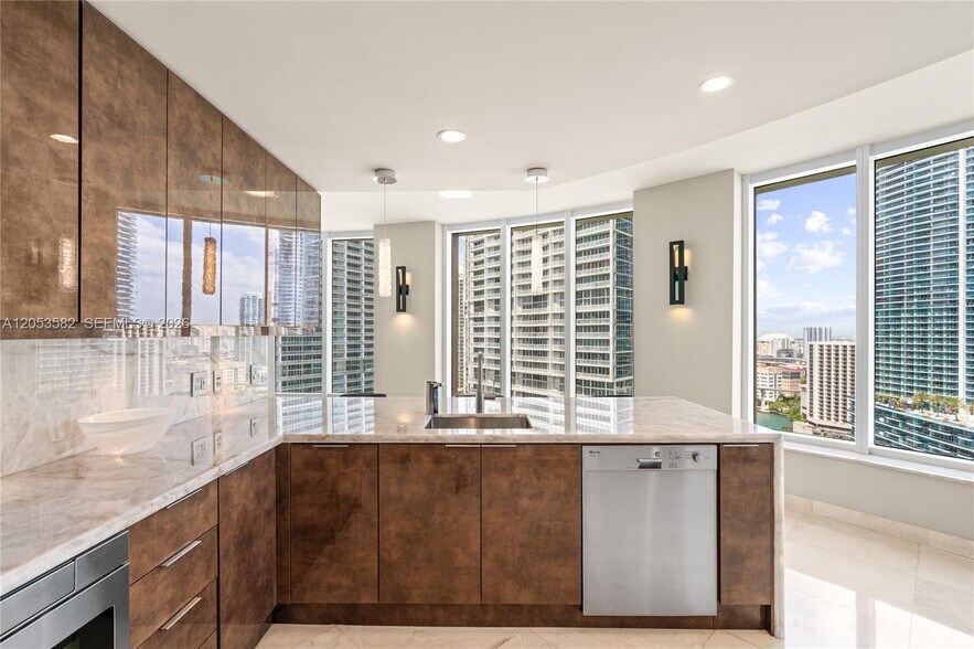 Building Photo - 901 Brickell Key Blvd