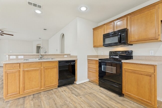 Building Photo - 556 Winbridge Ln