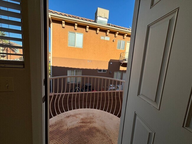 Building Photo - APARTMENT IN GREAT LOCATION FOR RENT!