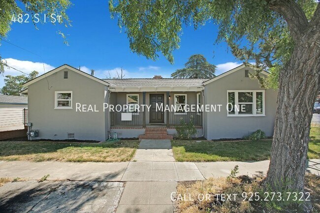 Primary Photo - 482 S I St