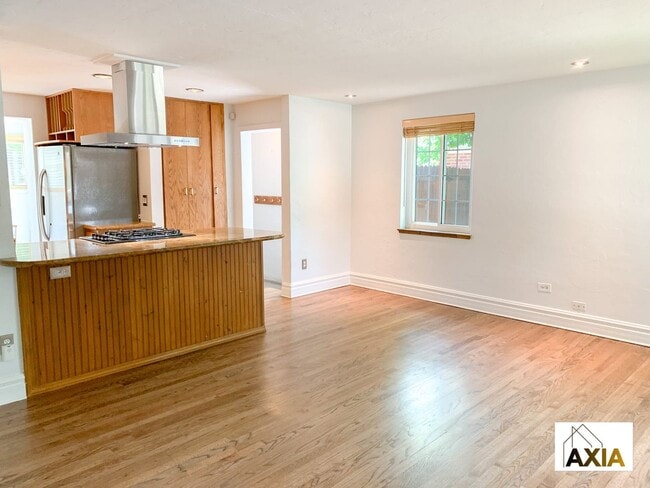 Building Photo - Exceptional Neighborhood!