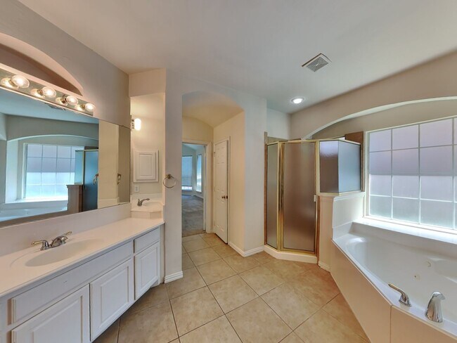 Building Photo - ENCHANTING 5 BEDROOM IN FRISCO!