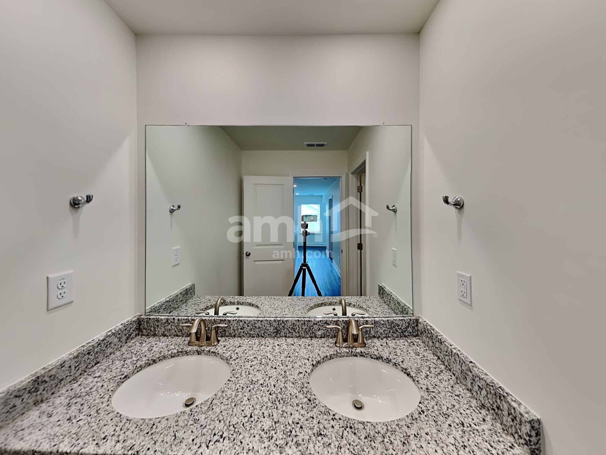 Building Photo - 1080 Highland Walk