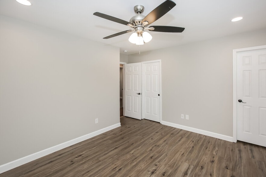 Building Photo - 434 Glencroft Dr