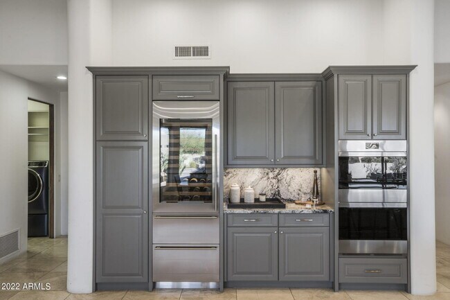 Building Photo - 10448 E Skinner Dr