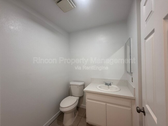 Building Photo - 3440 Huerta Ct