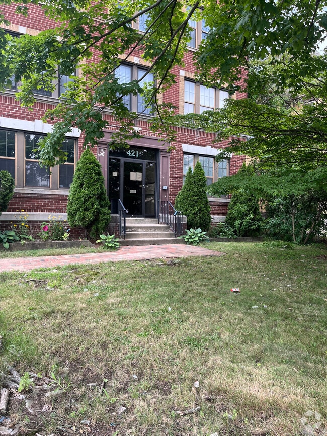 Building Photo - 421 Wethersfield Ave