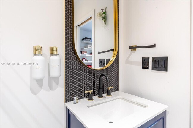 Building Photo - 63 SW 31st Rd