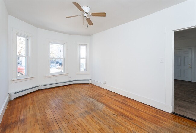 Building Photo - 26 Wilson St