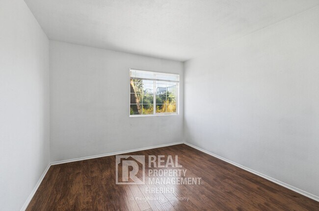 Building Photo - 45 N Phyllis-209