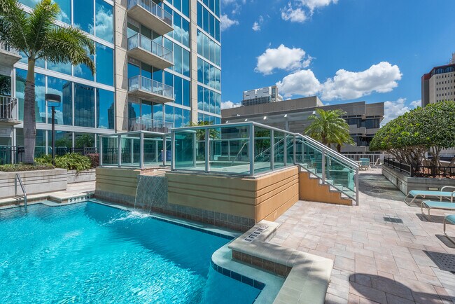 Building Photo - 777 N Ashley Dr