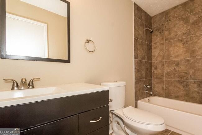 Building Photo - 8495 N Pond Dr