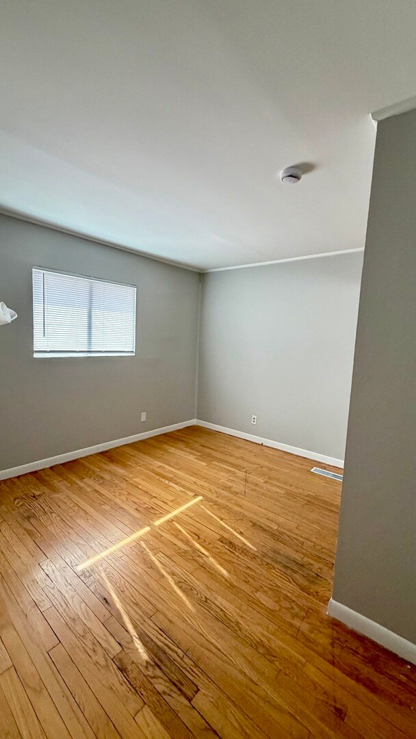 Building Photo - 927 Westshire Dr