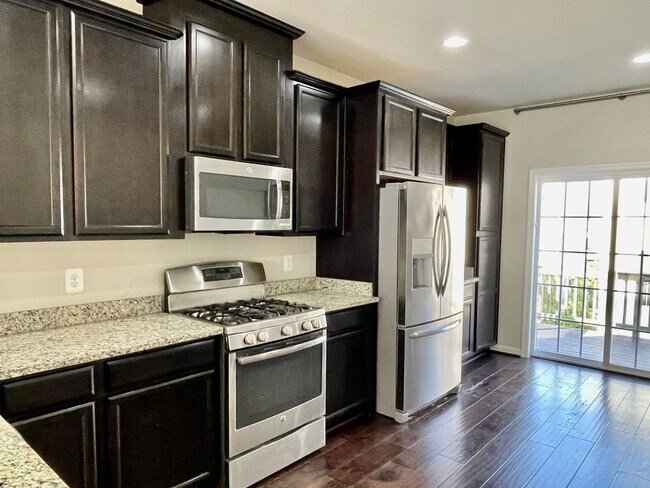 Building Photo - IMPRESSIVE STAFFORD TOWNHOUSE!