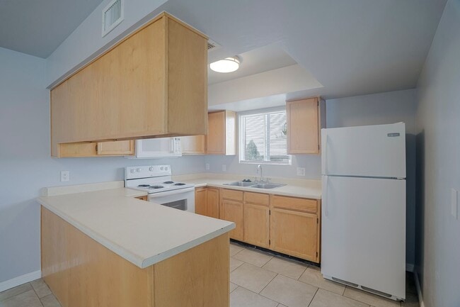 Building Photo - 6120 Antelope Villas Cir