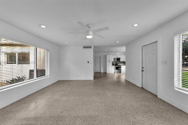 Building Photo - 1550 SW 23rd Ct