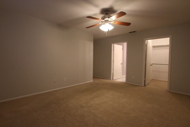 Building Photo - 408 Redbud Cir