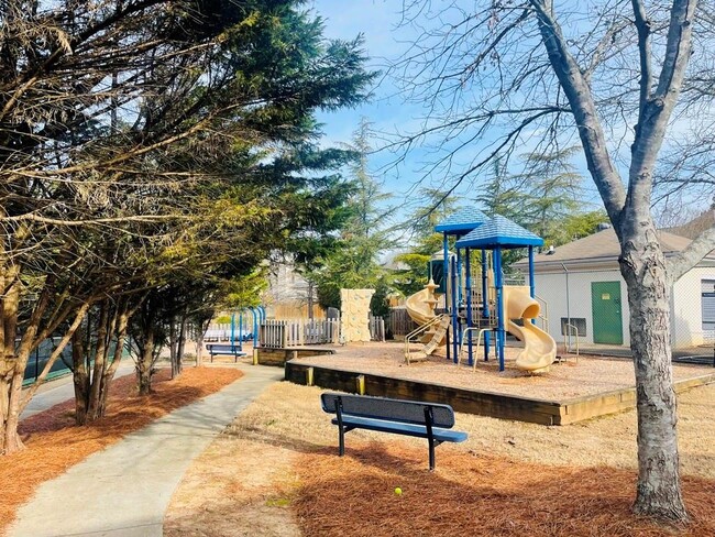 Building Photo - 1550 Argonne Ln