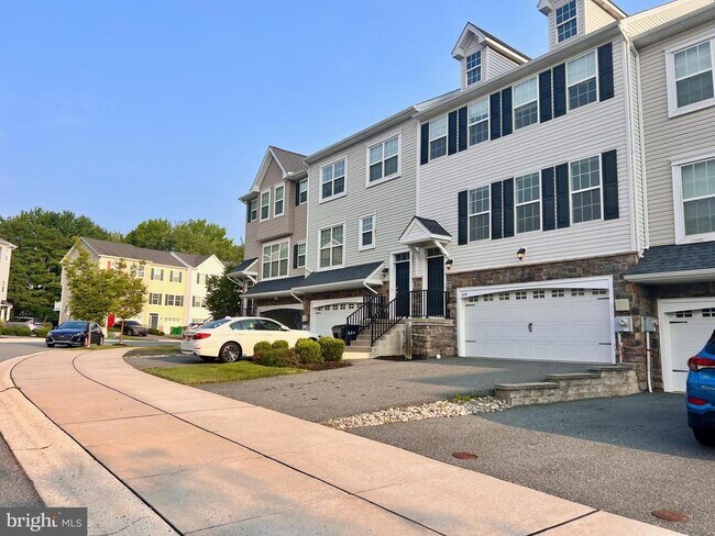 Building Photo - 654 Jacobsen Cir