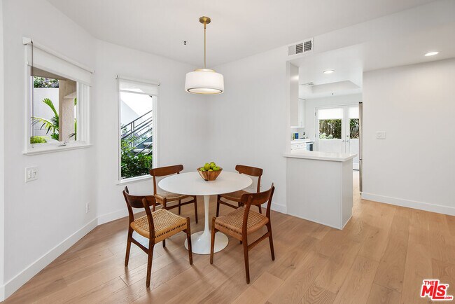 Building Photo - 2913 3rd St