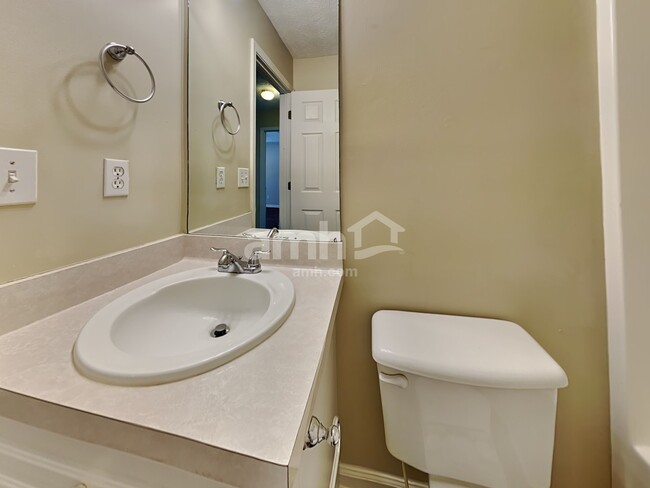Building Photo - 175 Garrison Crossing