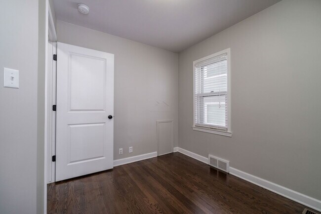 Building Photo - 537 Bird Ave