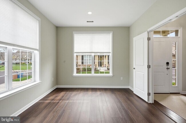 Building Photo - 1190 Webb Dr