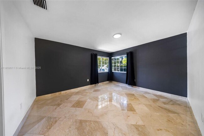 Building Photo - 1700 N Treasure Dr