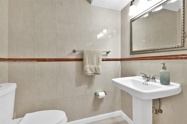 Building Photo - 2301 Collins Ave