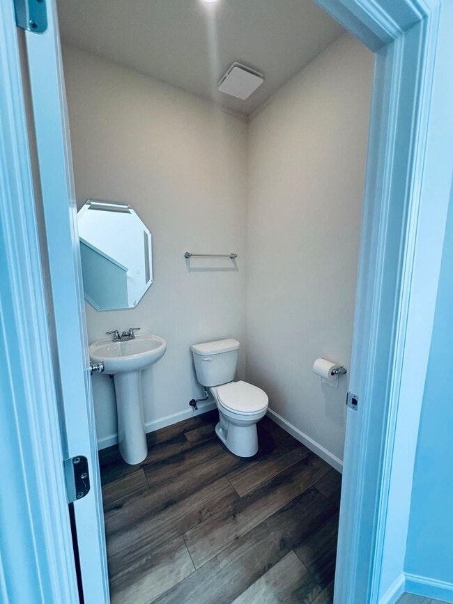 Building Photo - 5935 Hawkweed Dr