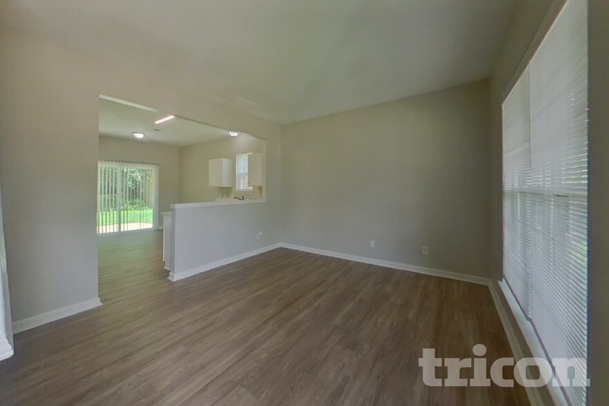 Building Photo - 5400 Peachwood Dr