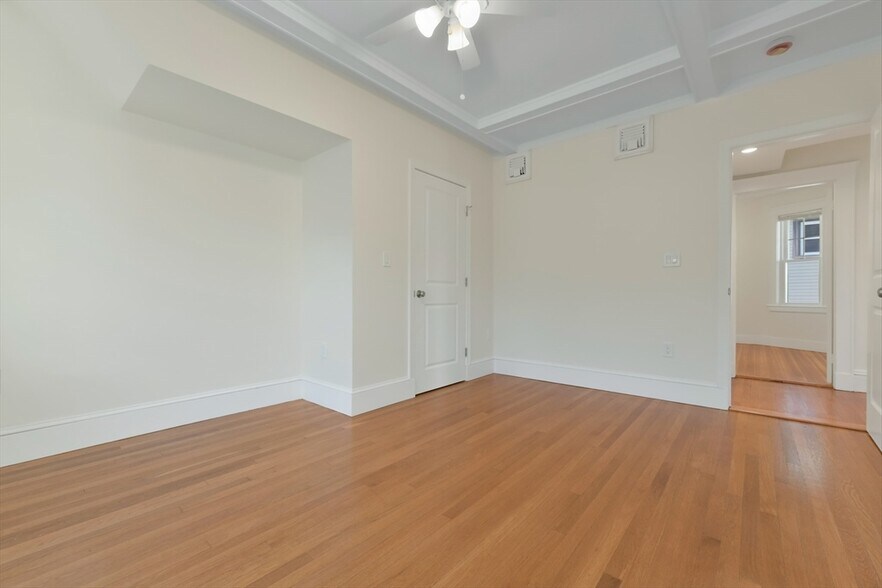Building Photo - 48 Manthorne Rd