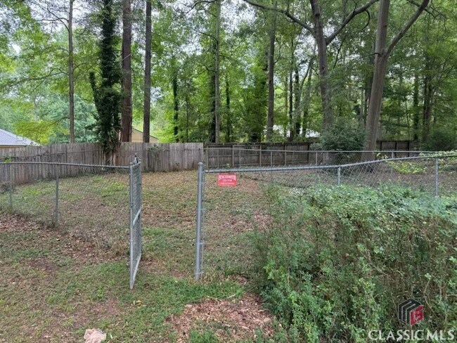 Building Photo - 120 Cedar Springs Pl