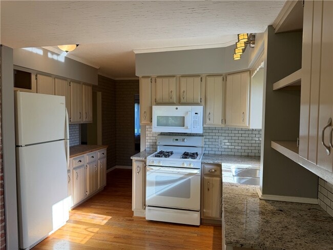 Building Photo - 151 Cayuta St