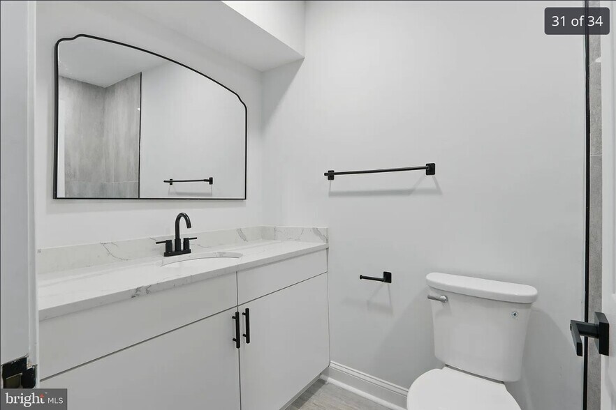 Building Photo - 118 S Conkling St