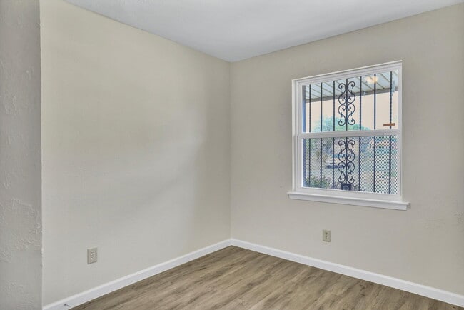 Building Photo - $1,000 OFF first month rent.