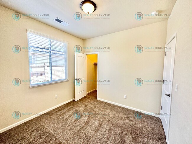 Building Photo - 3 Bedroom 2 Bathroom with Garage covered patio and beautiful yard!