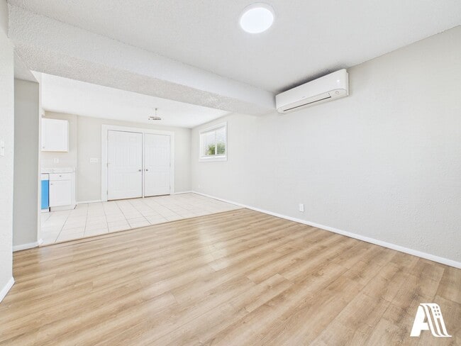 Building Photo - 967 W 2000 N