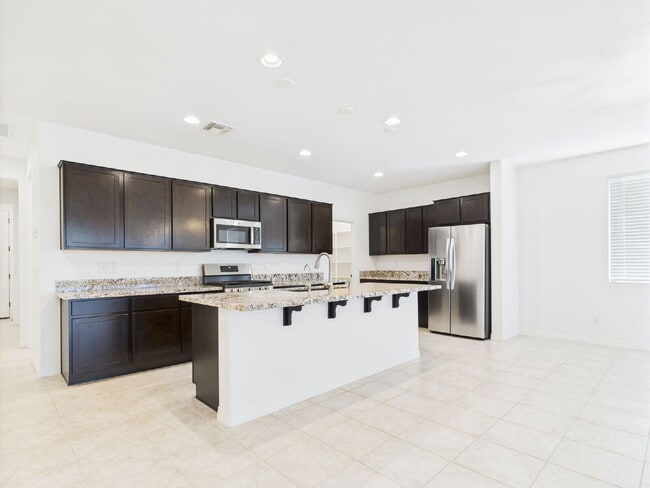 Building Photo - Resort Style Living in Estrella Mountain Ranch