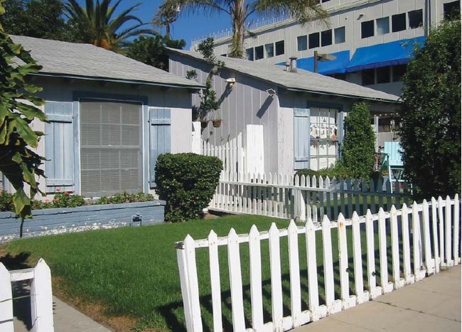 Primary Photo - Nautilus Apartments