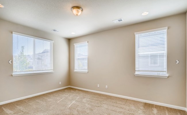 Building Photo - LOVELY 4-BEDROOM TOWNHOUSE IN WALKABLE SW LONGMONT NEIGHBORHOOD