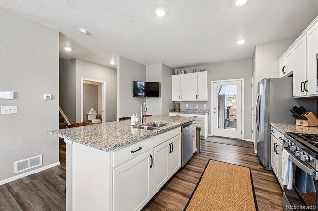 Building Photo - 6833 Longpark Dr