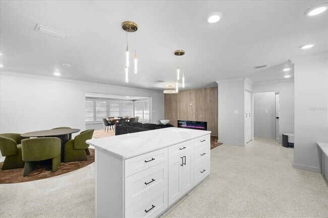 Building Photo - 10001 S Yacht Club Dr