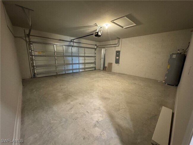 Building Photo - 726 Oakridge Ave S