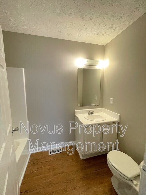 Building Photo - 710 Fertilla St