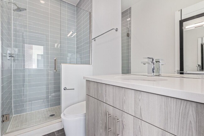 Building Photo - Beautiful Sloans lake Two Bed / Two and a ...
