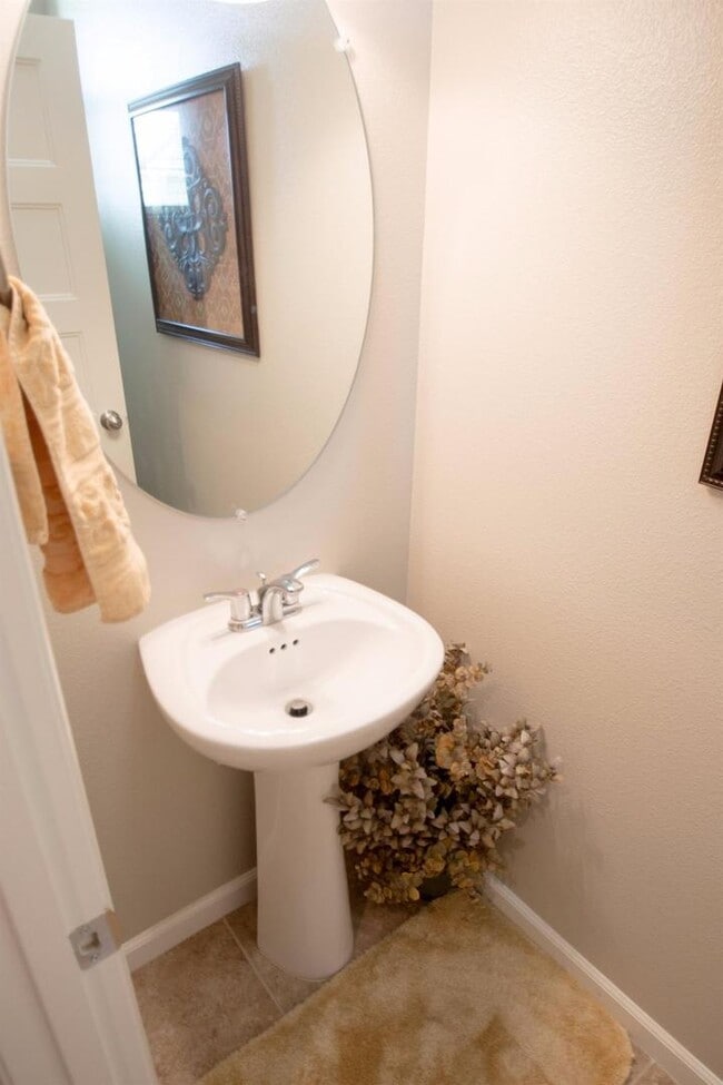 Building Photo - Beautiful 3 Bedroom 2.75 Bath Home in Harlan Ranch!